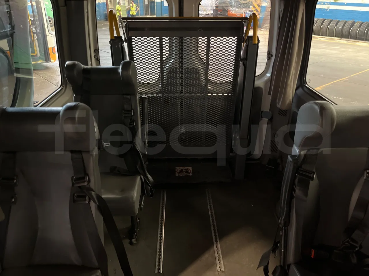 Mercedes-Benz Sprinter 906AC35 - EUR4 - 110kW - 5.91m - reverse view middle aisle