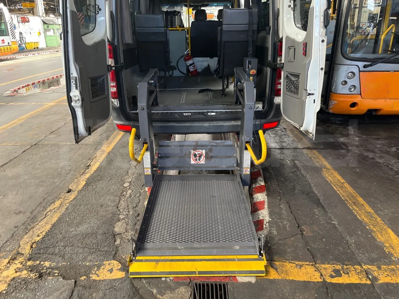 Mercedes-Benz Sprinter 906AC35 - EUR4 - 110kW - 5.91m - platform open photo