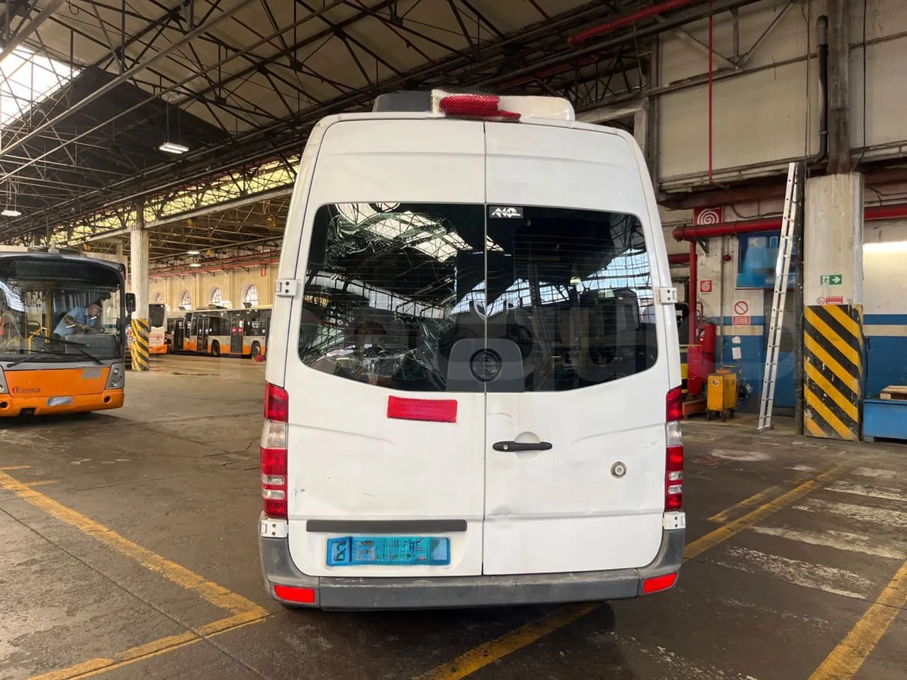 Mercedes-Benz Sprinter 906AC35 - EUR4 - 110kW - 5.91m - rear hatch closed
