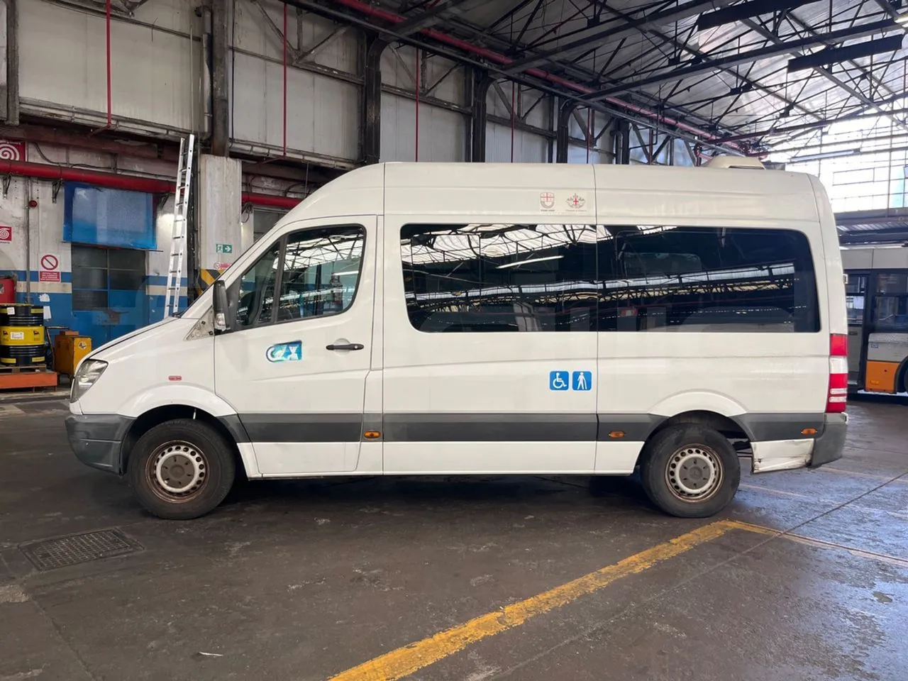 Mercedes-Benz Sprinter 906AC35 - EUR4 - 110kW - 5.91m - left side photo