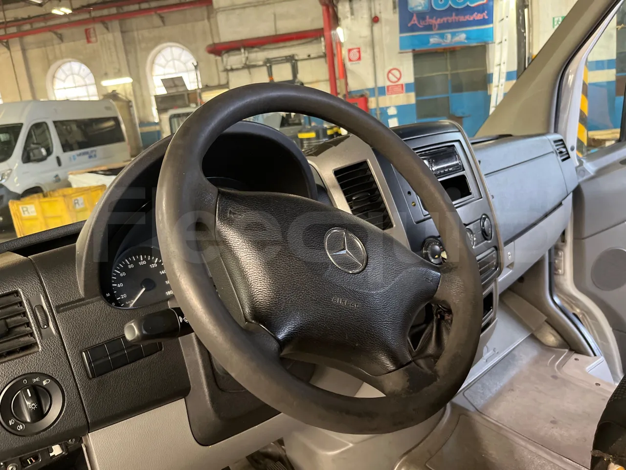 Mercedes-Benz Sprinter 906AC35 - EUR4 - 110kW - 5.91m - steering wheel photo