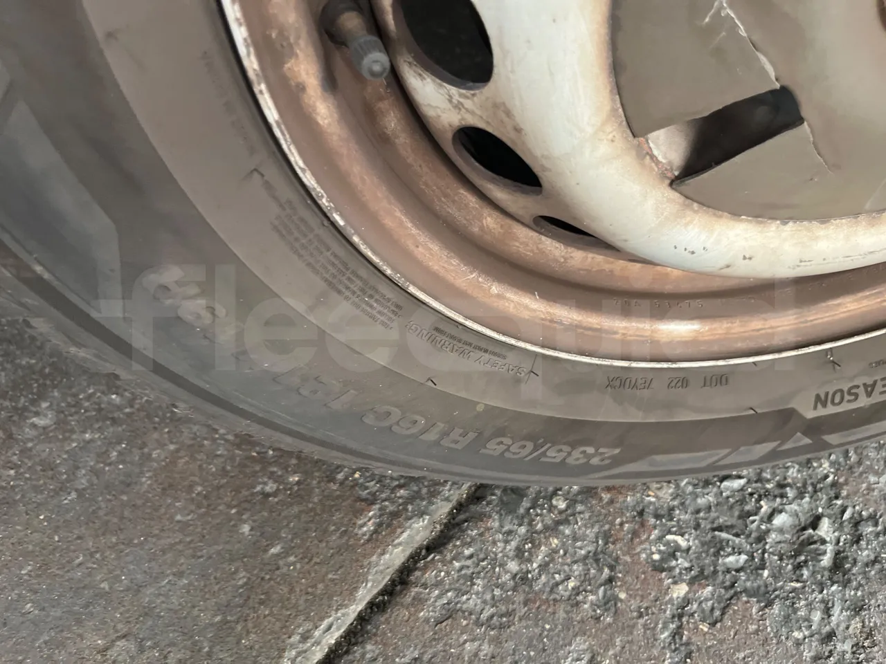 Mercedes-Benz Sprinter 906AC35 - EUR4 - 110kW - 5.91m - front left tire measurements