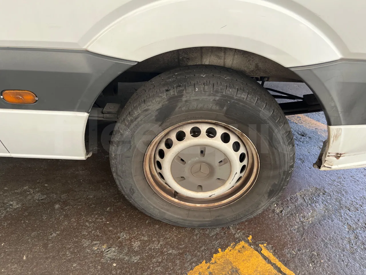 Mercedes-Benz Sprinter 906AC35 - EUR4 - 110kW - 5.91m - rear left tire photo