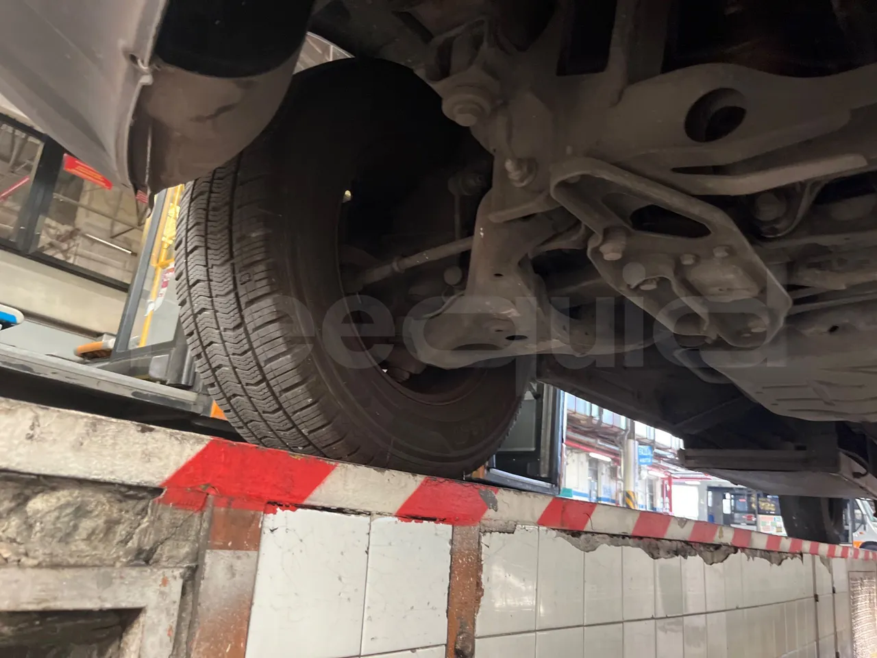 Mercedes-Benz Sprinter 906AC35 - EUR4 - 110kW - 5.91m - front axle right side