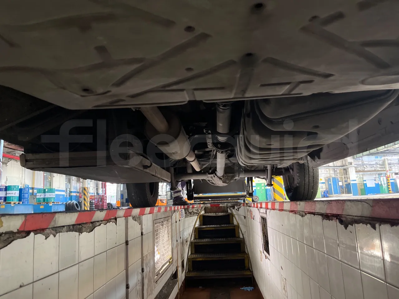 Mercedes-Benz Sprinter 906AC35 - EUR4 - 110kW - 5.91m - central undercarriage photo