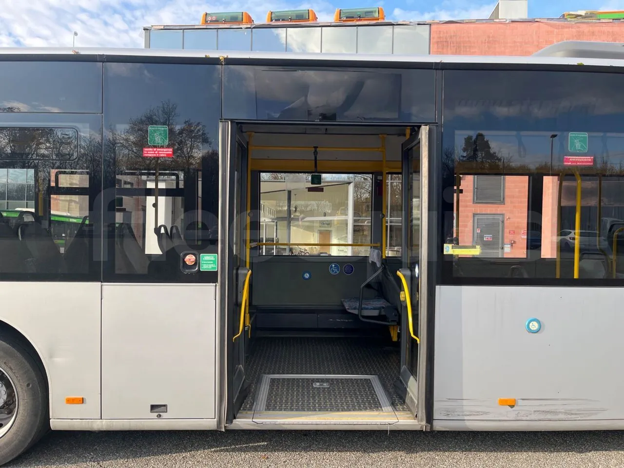 Mercedes-Benz O 530 5303/P - Euro 5 - 210 kW - 11.950 mt - front door 2 open