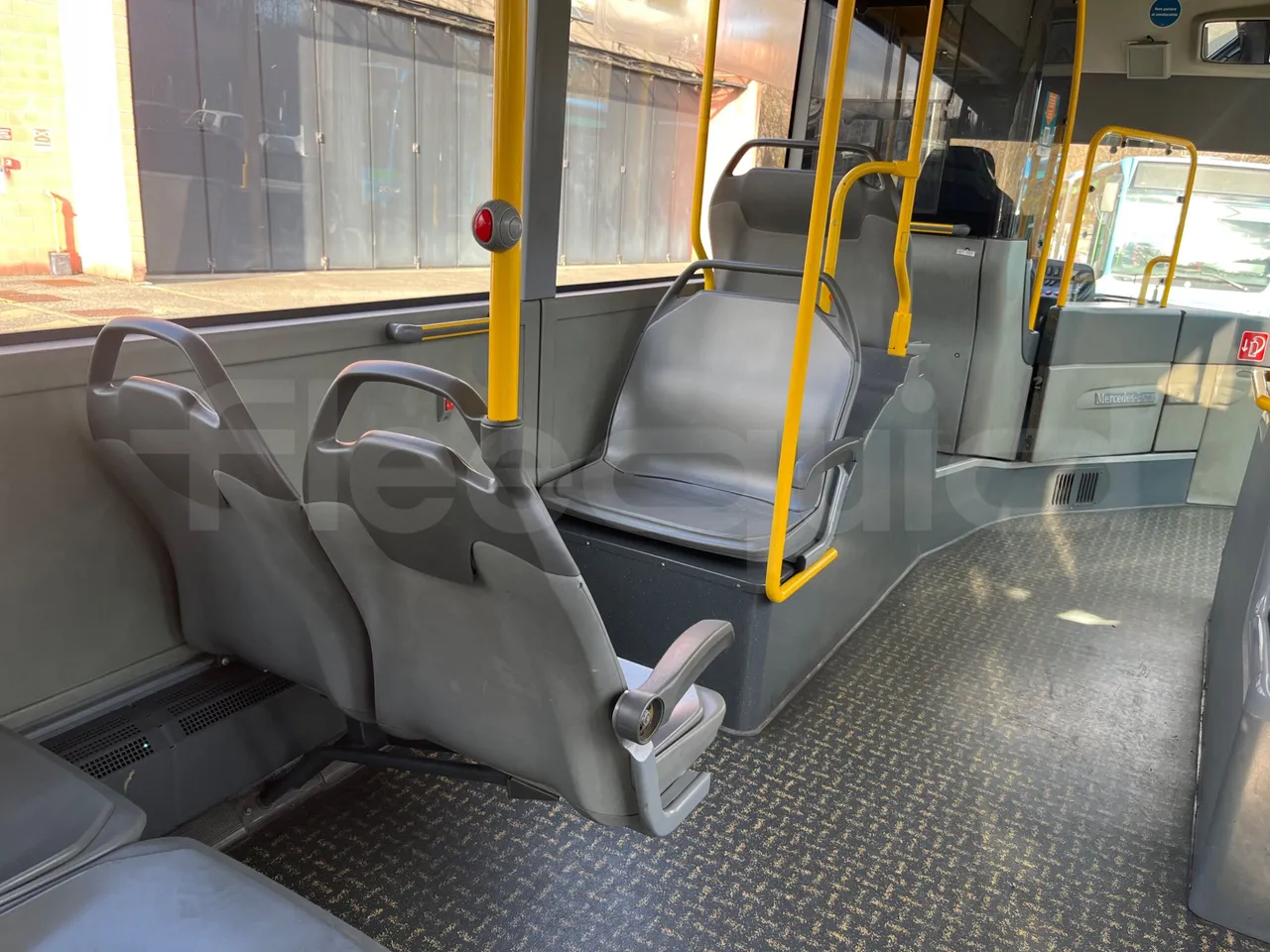 Mercedes-Benz O 530 5303/P - Euro 5 - 210 kW - 11.950 mt - armrest detail photo