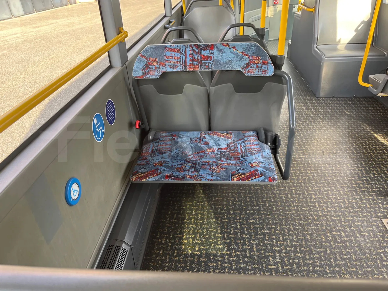 Mercedes-Benz O 530 5303/P - Euro 5 - 210 kW - 11.950 mt - folding seat photo