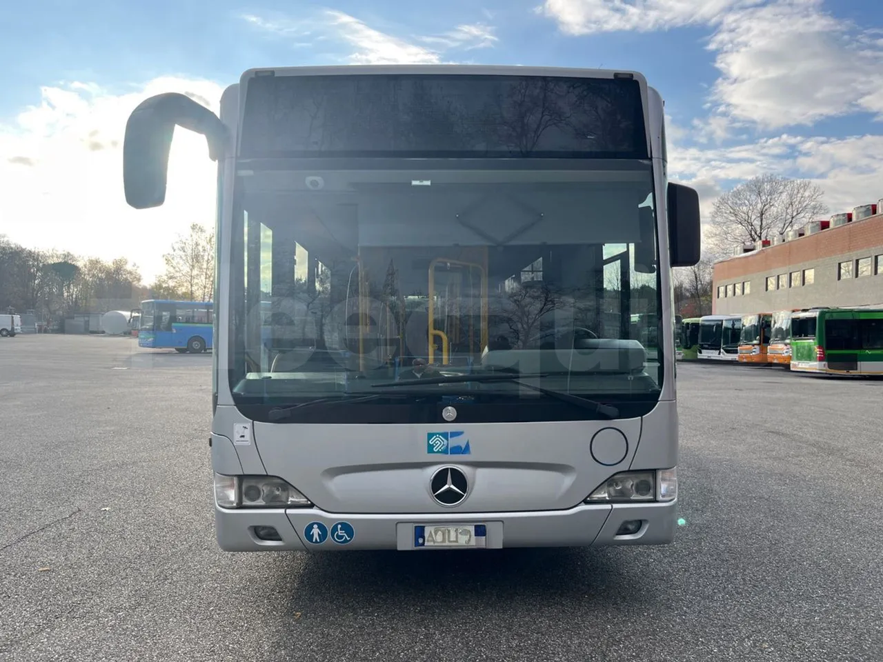 Mercedes-Benz O 530 5303/P - Euro 5 - 210 kW - 11.950 mt - front photo