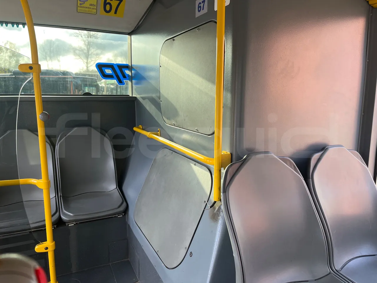 Mercedes-Benz O 530 5303/P - Euro 5 - 210 kW - 11.950 mt - floor hatches photo