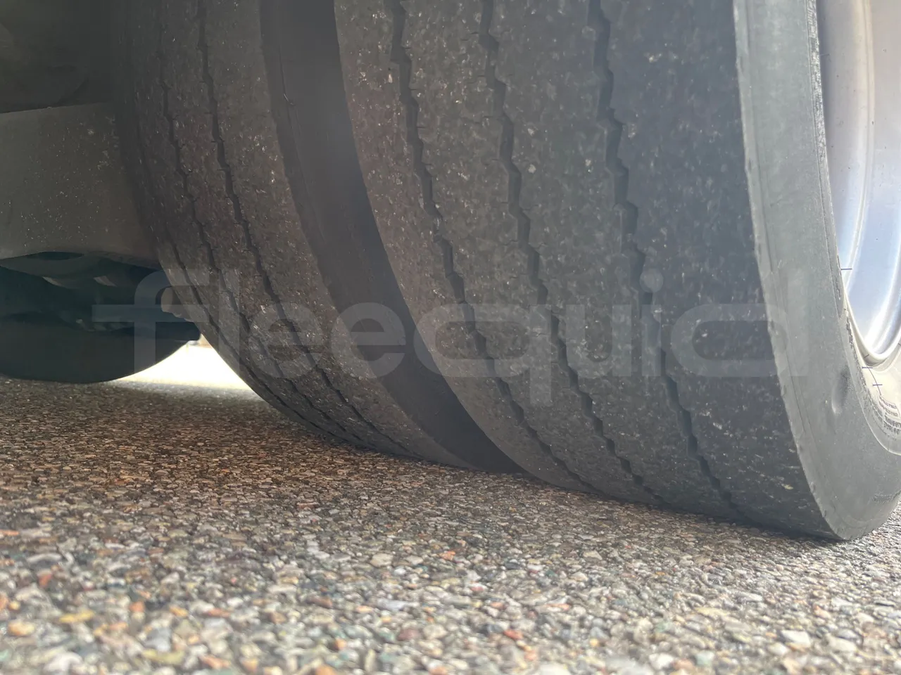 Mercedes-Benz O 530 5303/P - Euro 5 - 210 kW - 11.950 mt - tread condition front tires left