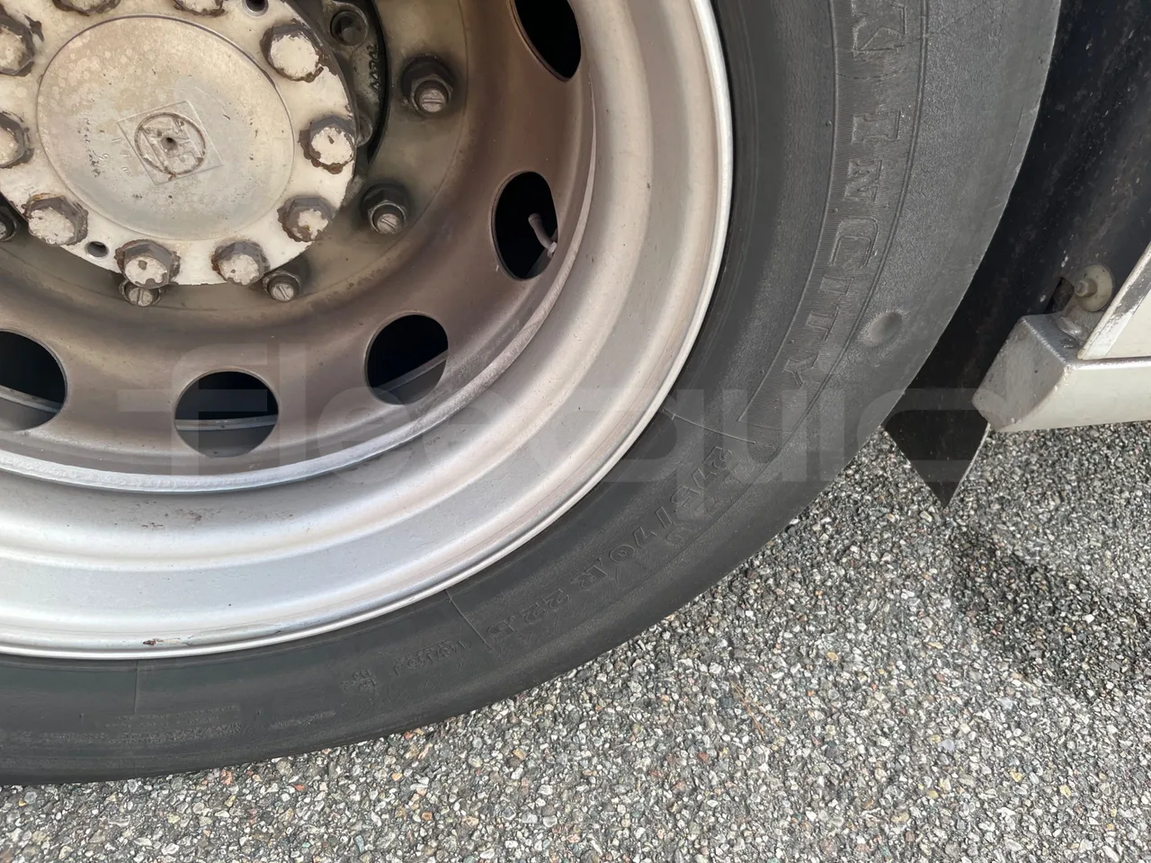 Mercedes-Benz O 530 5303/P - Euro 5 - 210 kW - 11.950 mt - tread condition front tires right