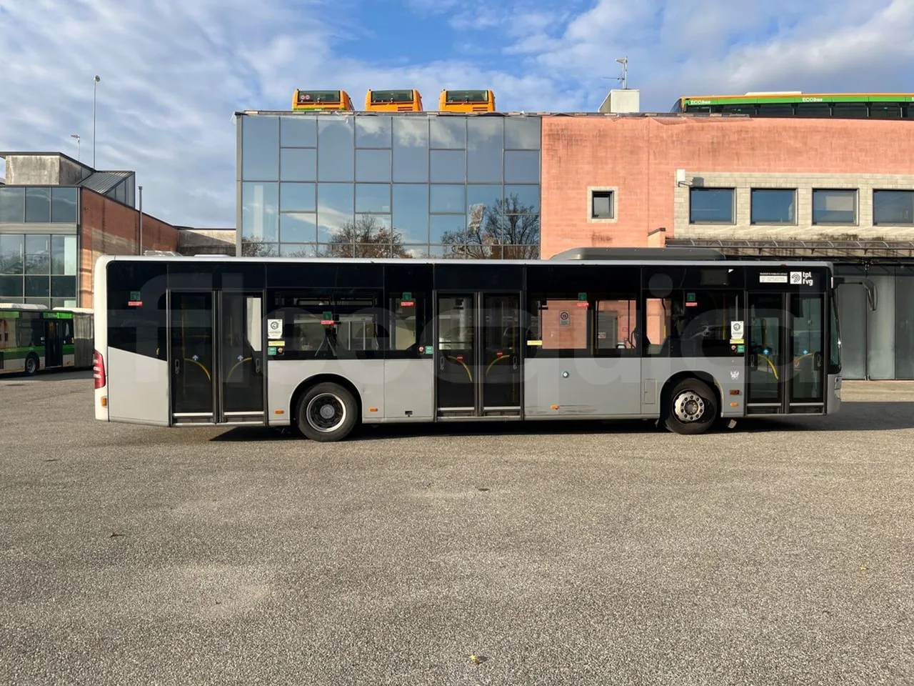 Mercedes-Benz O 530 5303/P - Euro 5 - 210 kW - 11.950 mt - right side doors closed