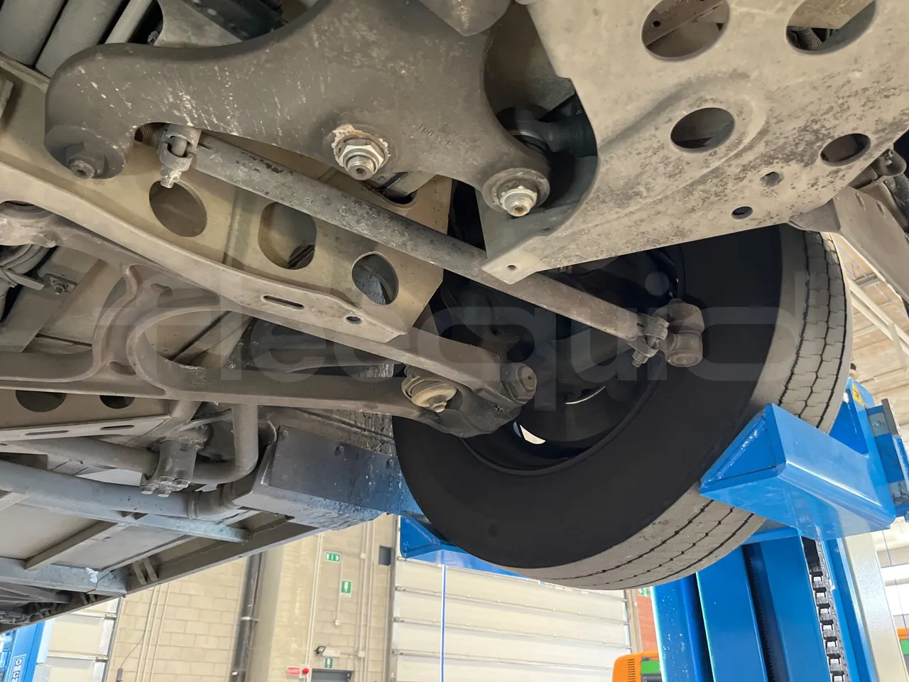 Mercedes-Benz O 530 5303/P - Euro 5 - 210 kW - 11.950 mt - front axle left side