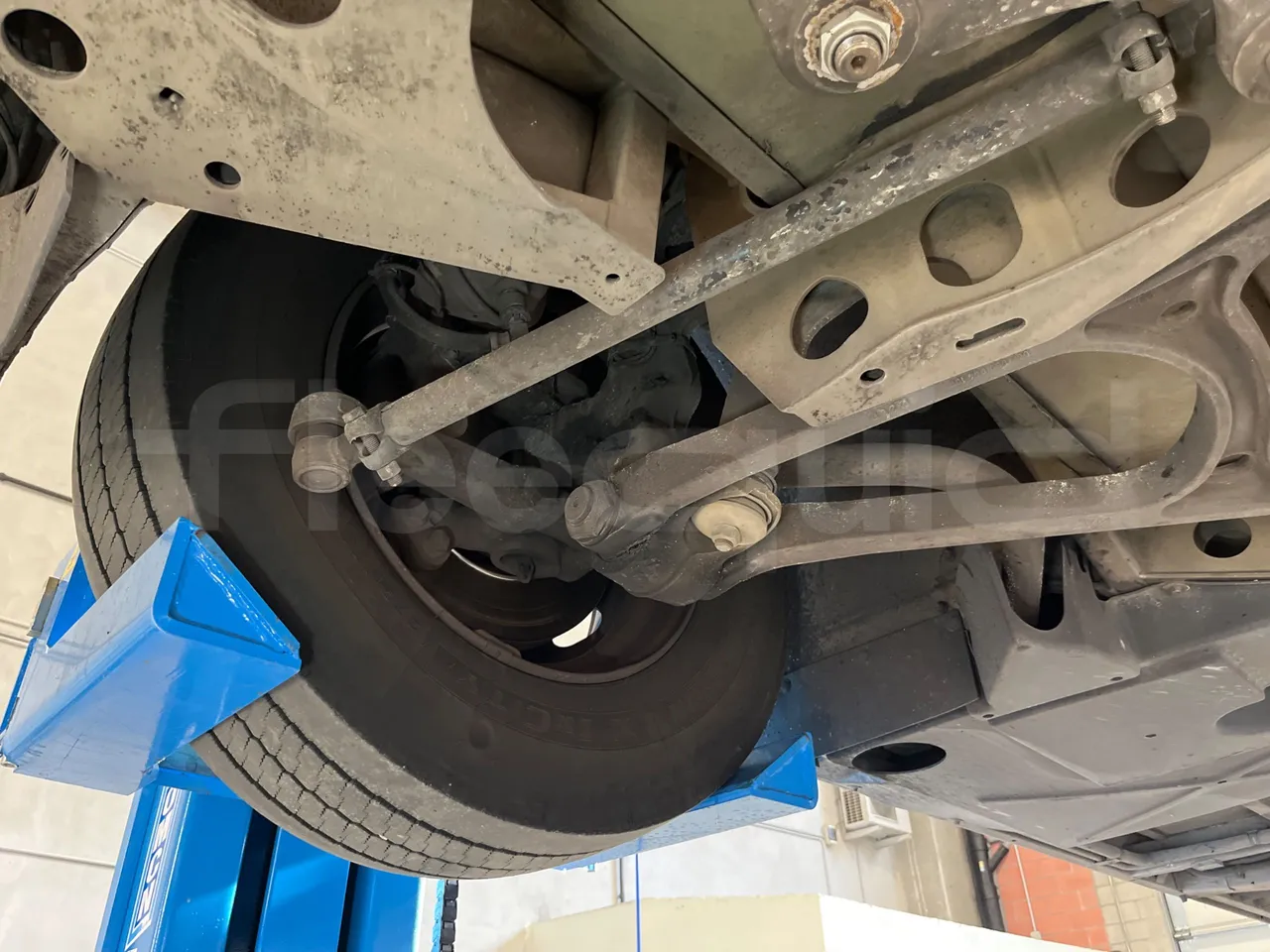 Mercedes-Benz O 530 5303/P - Euro 5 - 210 kW - 11.950 mt - front axle right side