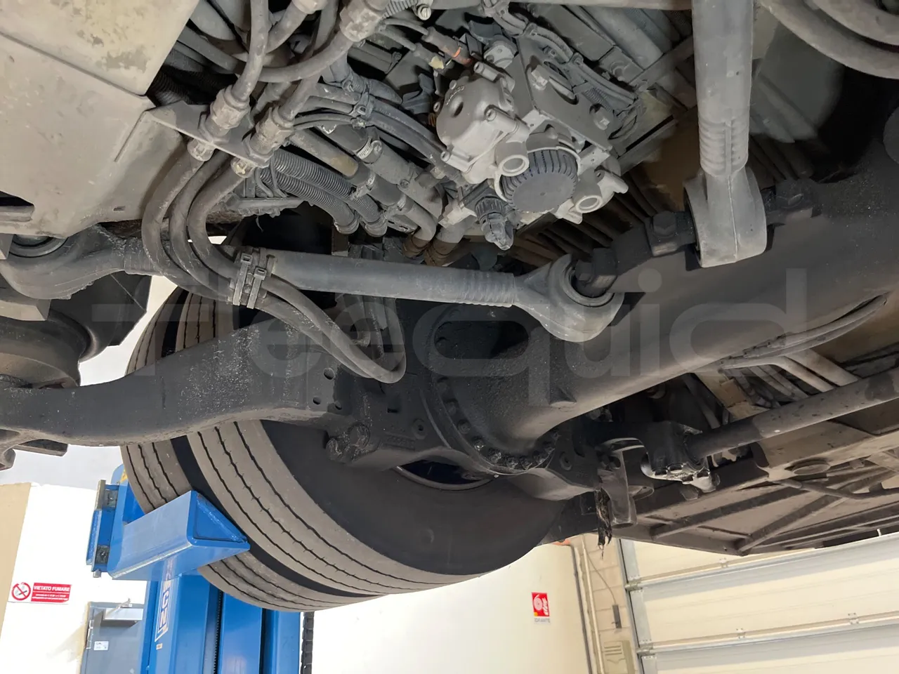 Mercedes-Benz O 530 5303/P - Euro 5 - 210 kW - 11.950 mt - axle 3 right side