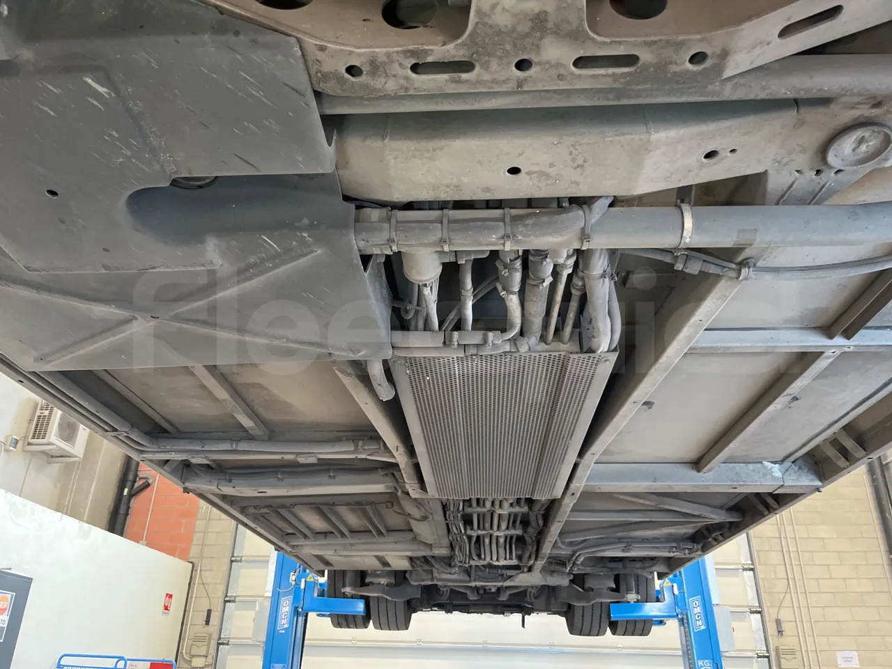 Mercedes-Benz O 530 5303/P - Euro 5 - 210 kW - 11.950 mt - central undercarriage photo