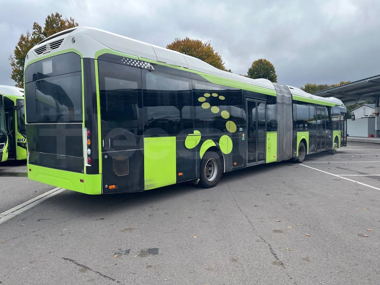 Volvo G891H L291LH24J8100 / Euro 6 - 177 Kw - 18.750 Mt - 3/4 right rear doors closed