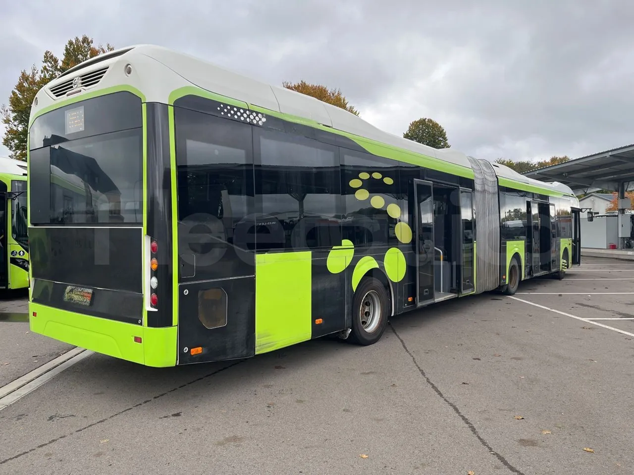 Volvo G891H L291LH24J8100 / Euro 6 - 177 Kw - 18.750 Mt - 3/4 right rear doors open