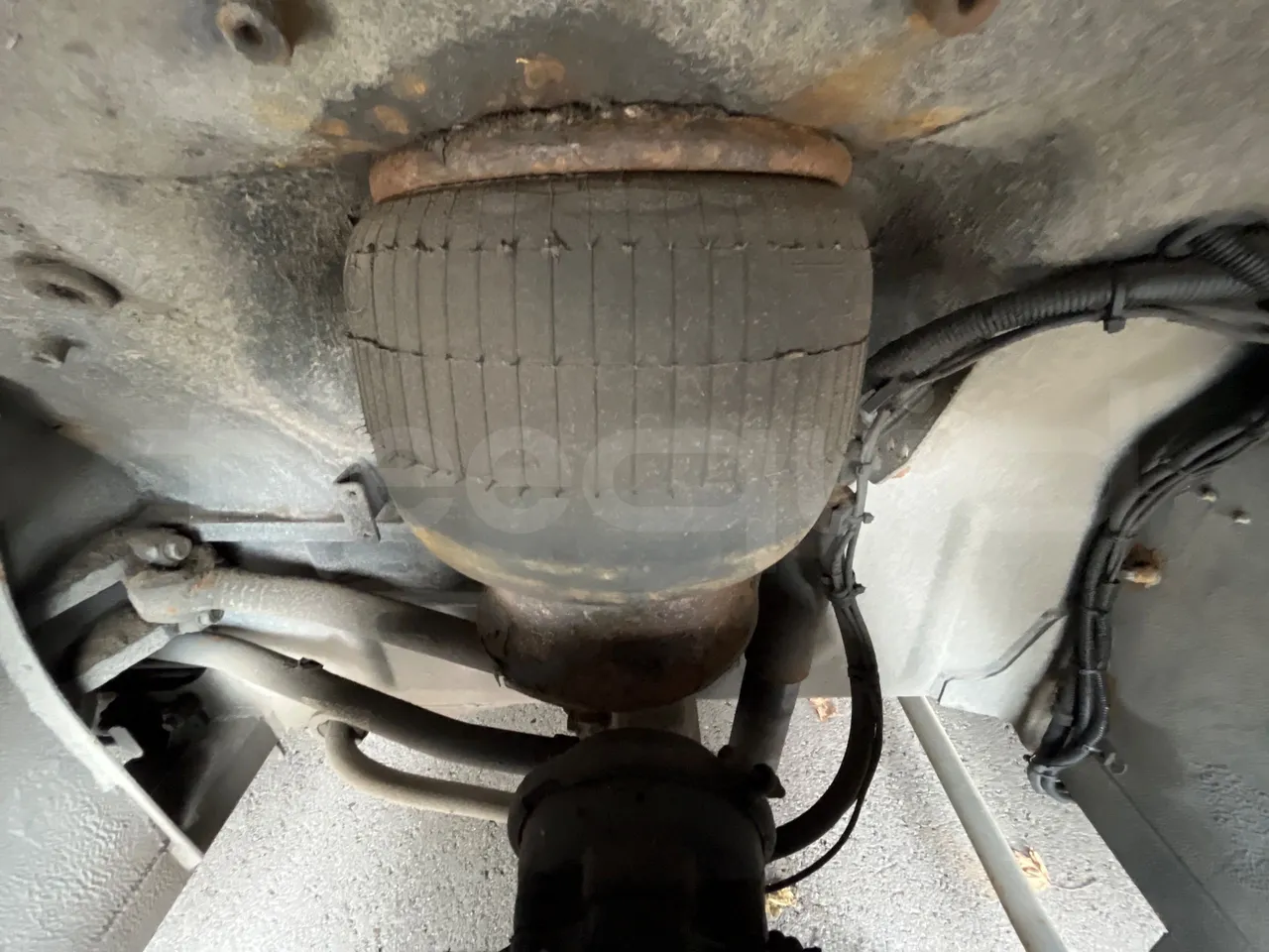 Volvo G891H L291LH24J8100 / Euro 6 - 177 Kw - 18.750 Mt - front air springs left