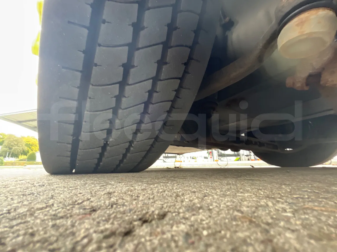 Volvo G891H L291LH24J8100 / Euro 6 - 177 Kw - 18.750 Mt - tread condition front tires left
