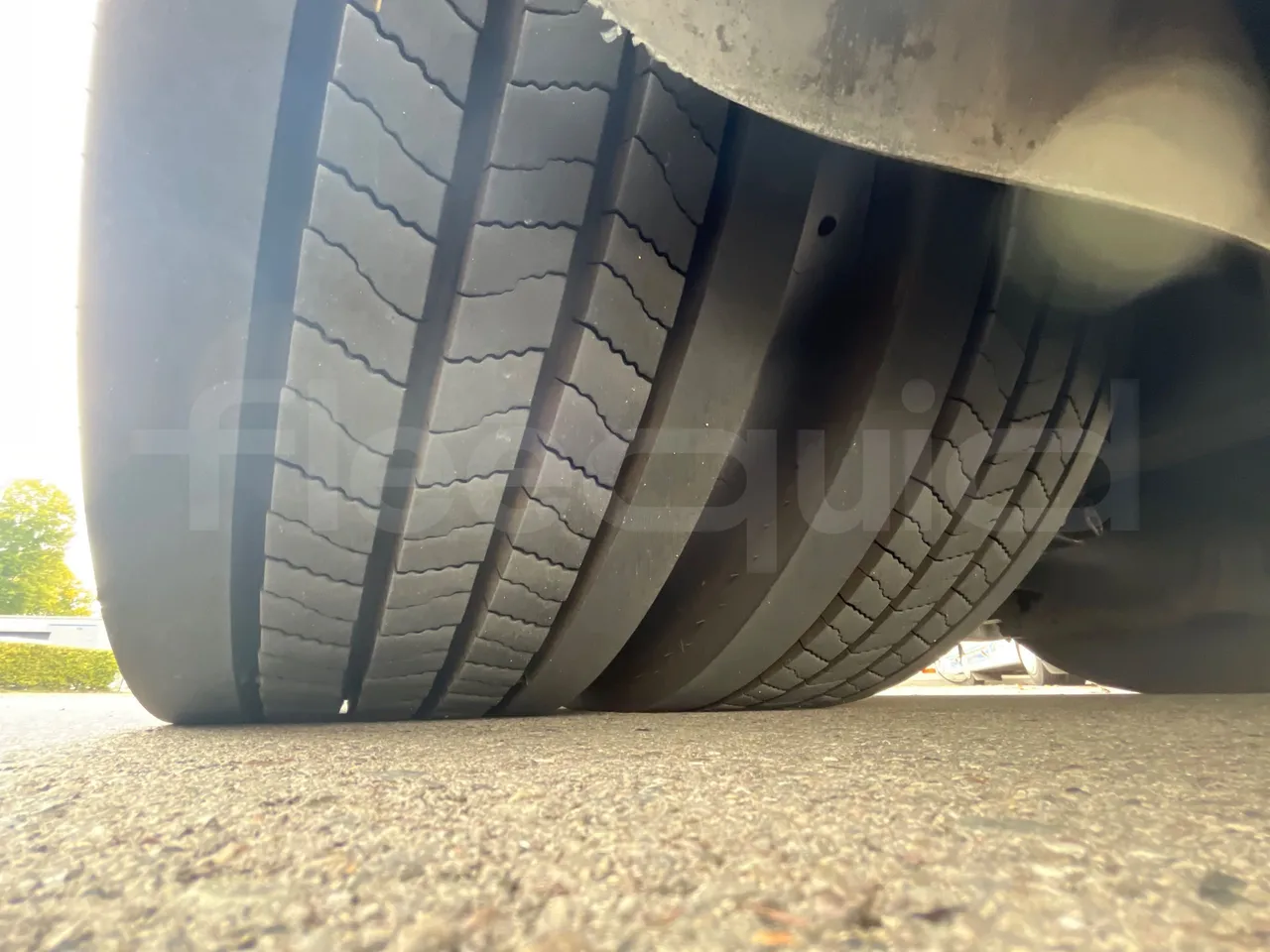 Volvo G891H L291LH24J8100 / Euro 6 - 177 Kw - 18.750 Mt - tread condition third axle tires left