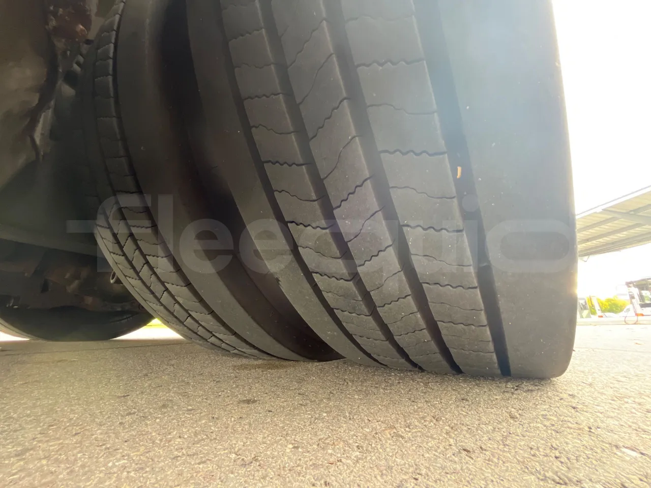 Volvo G891H L291LH24J8100 / Euro 6 - 177 Kw - 18.750 Mt - tread condition third axle tires right