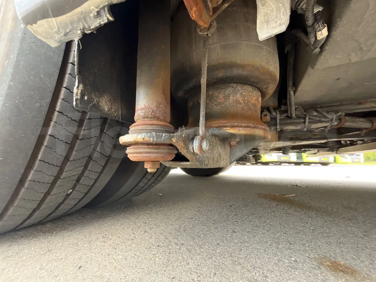 Volvo G891H L291LH24J8100 / Euro 6 - 177 Kw - 18.750 Mt - axel 3 shock absorbers 1 right