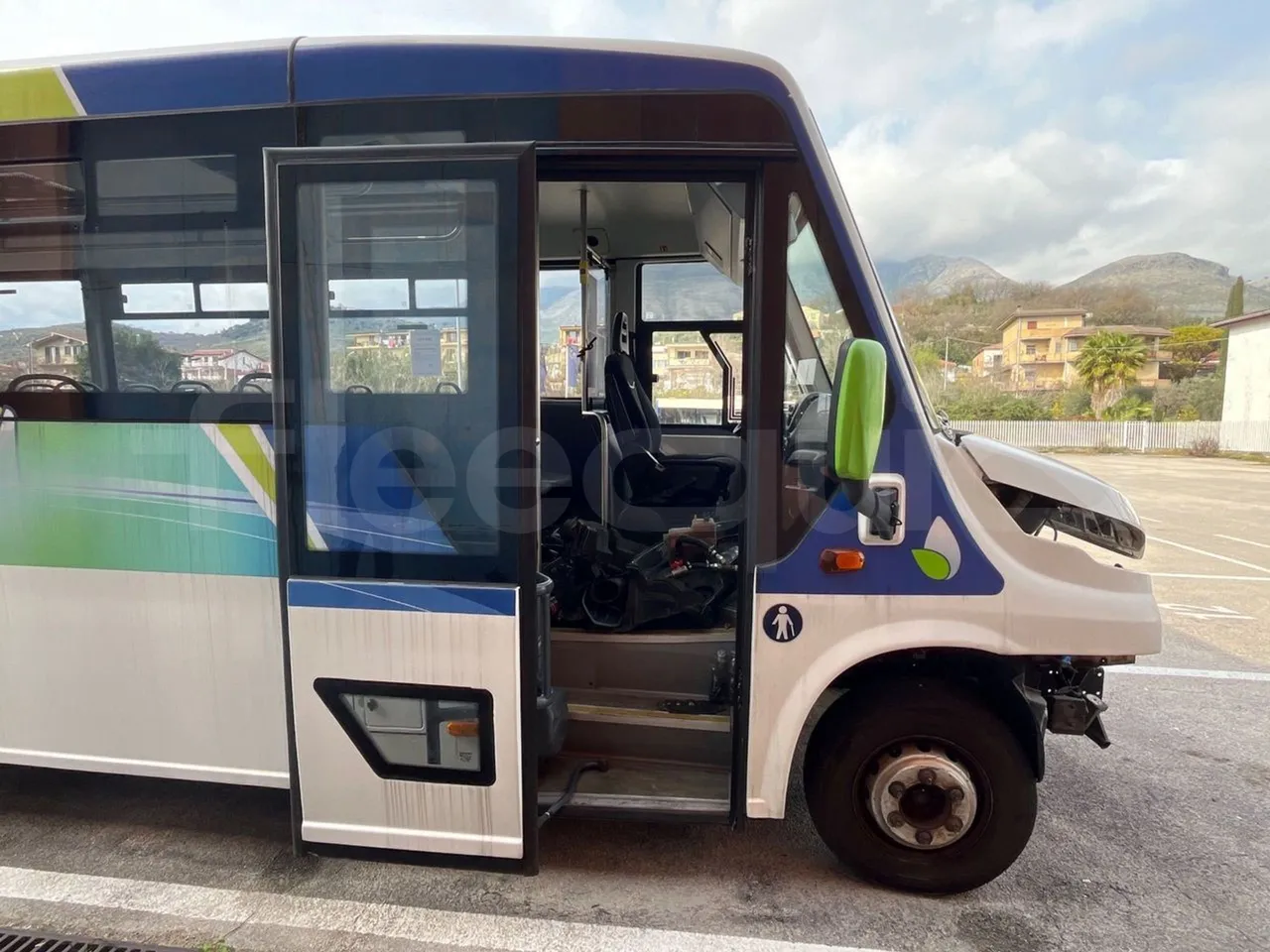 Indcar Mobi WGIVMY11 - Euro6 - 132kW - 8.000mt - front door 1 open