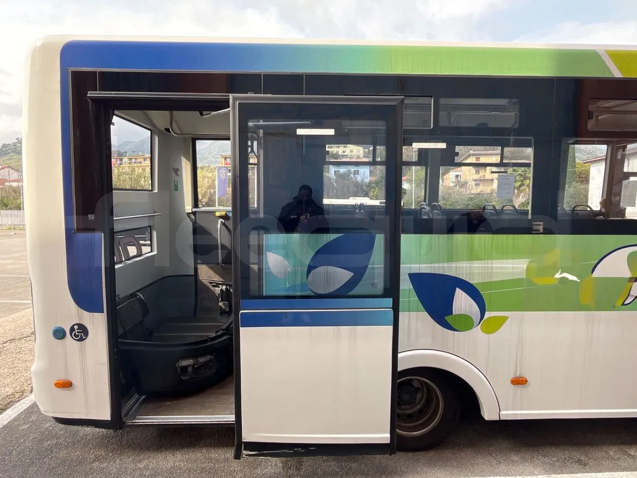 Indcar Mobi WGIVMY11 - Euro6 - 132kW - 8.000mt - front door 3 open