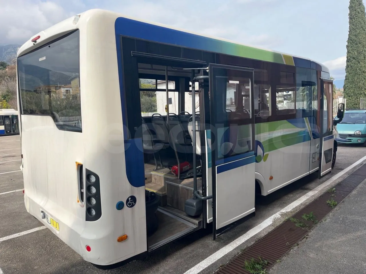 Indcar Mobi WGIVMY11 - Euro6 - 132kW - 8.000mt - 3/4 right rear doors open