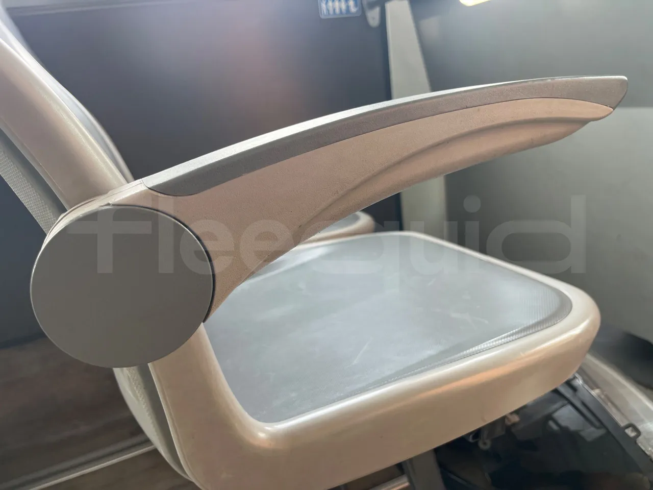 Indcar Mobi WGIVMY11 - Euro6 - 132kW - 8.000mt - armrest detail photo
