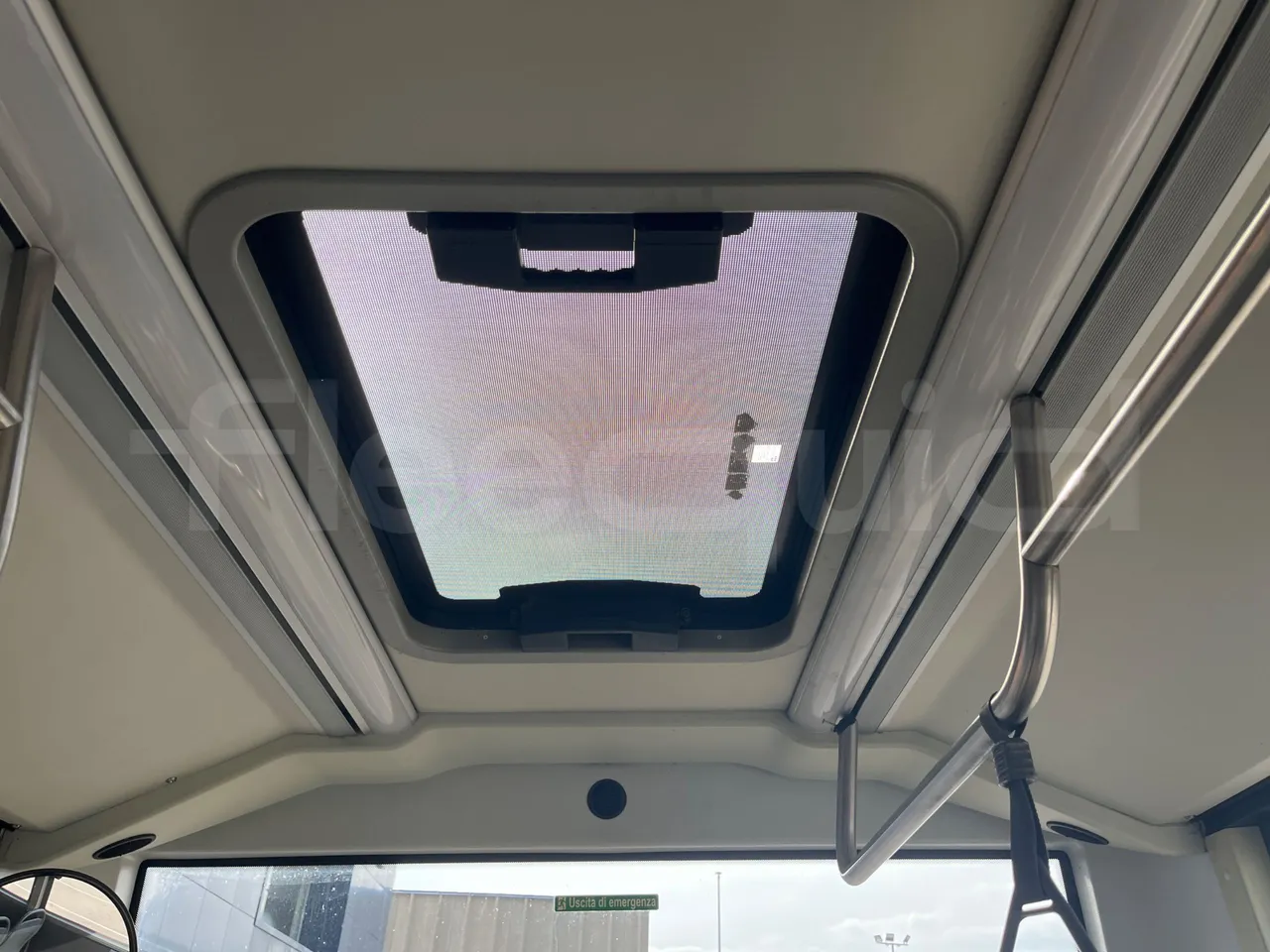 Indcar Mobi WGIVMY11 - Euro6 - 132kW - 8.000mt - roof hatch 1