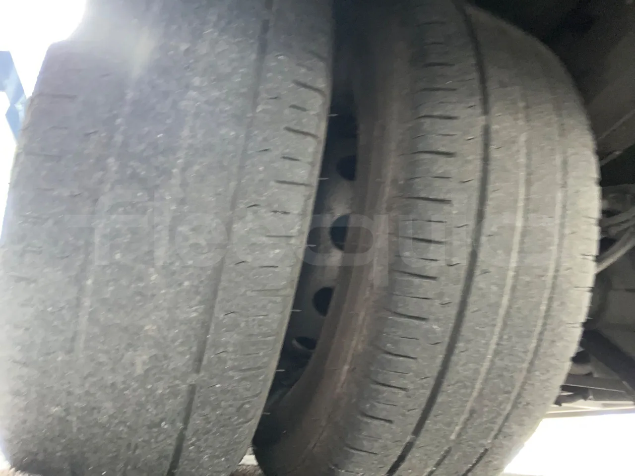 Indcar Mobi WGIVMY11 - Euro6 - 132kW - 8.000mt - tread condition third axle tires left