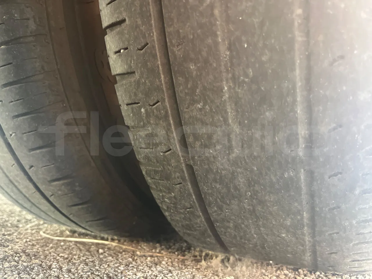 Indcar Mobi WGIVMY11 - Euro6 - 132kW - 8.000mt - tread condition third axle tires right