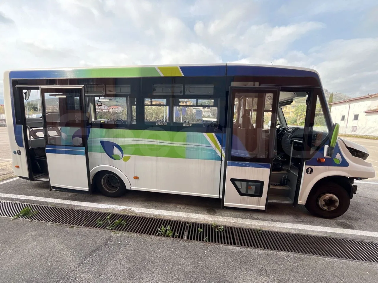 Indcar Mobi WGIVMY11 - Euro6 - 132kW - 8.000mt - right side doors open