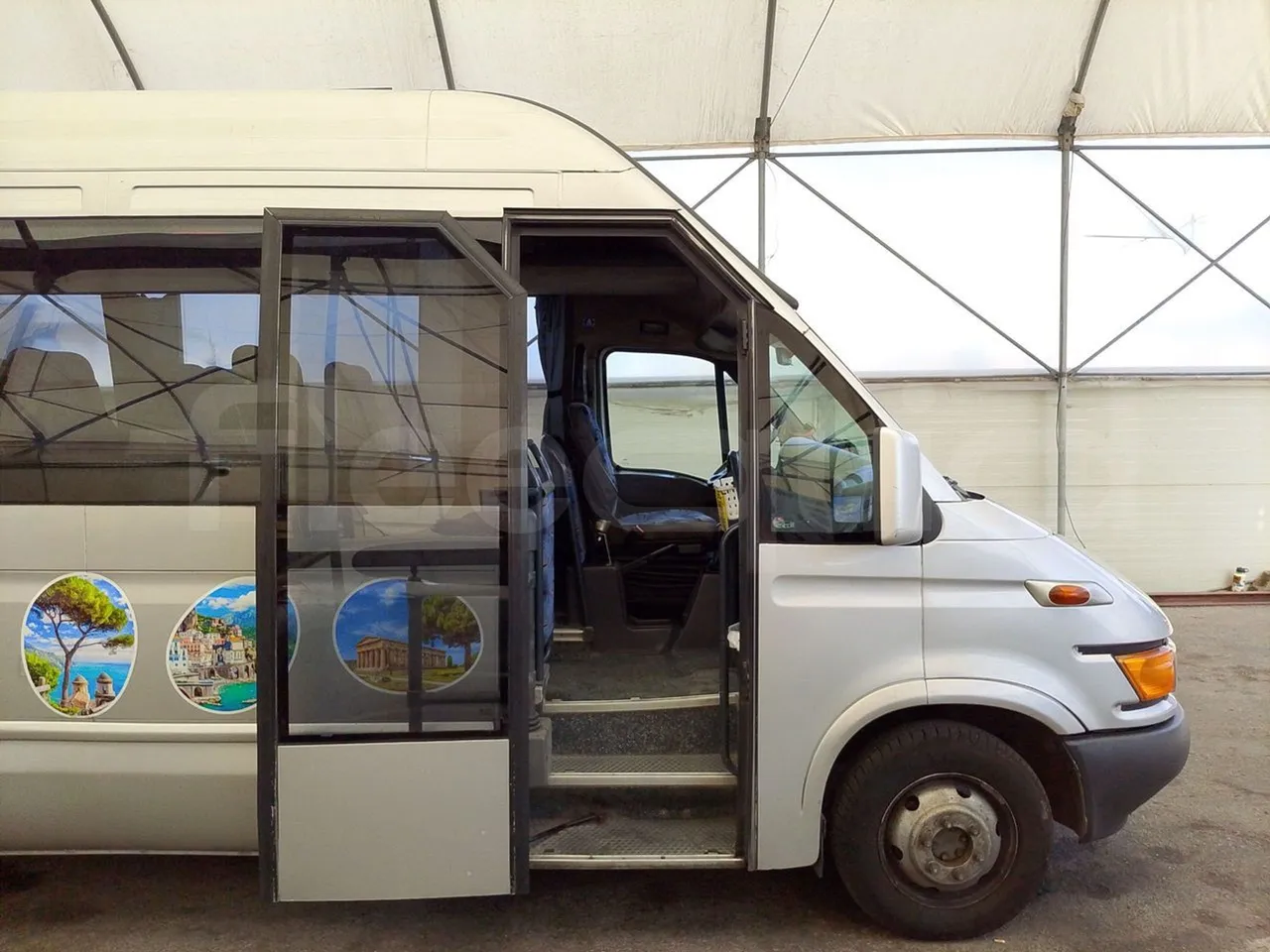 Iveco Daily A50C/19/H - EUR3 - 92kW -6.948m - front door 1 open