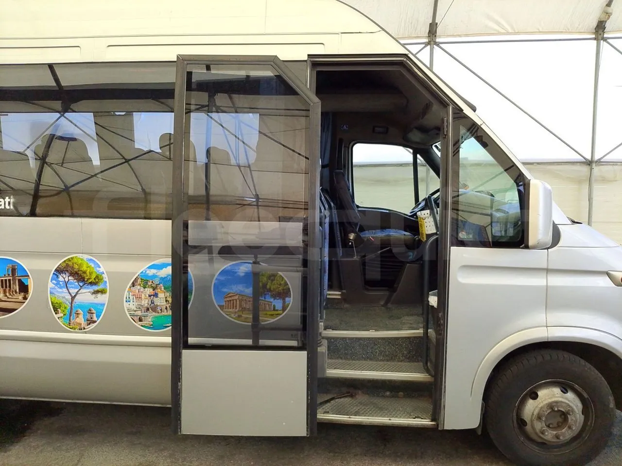 Iveco Daily A50C/19/H - EUR3 - 92kW -6.948m - front door 2 open