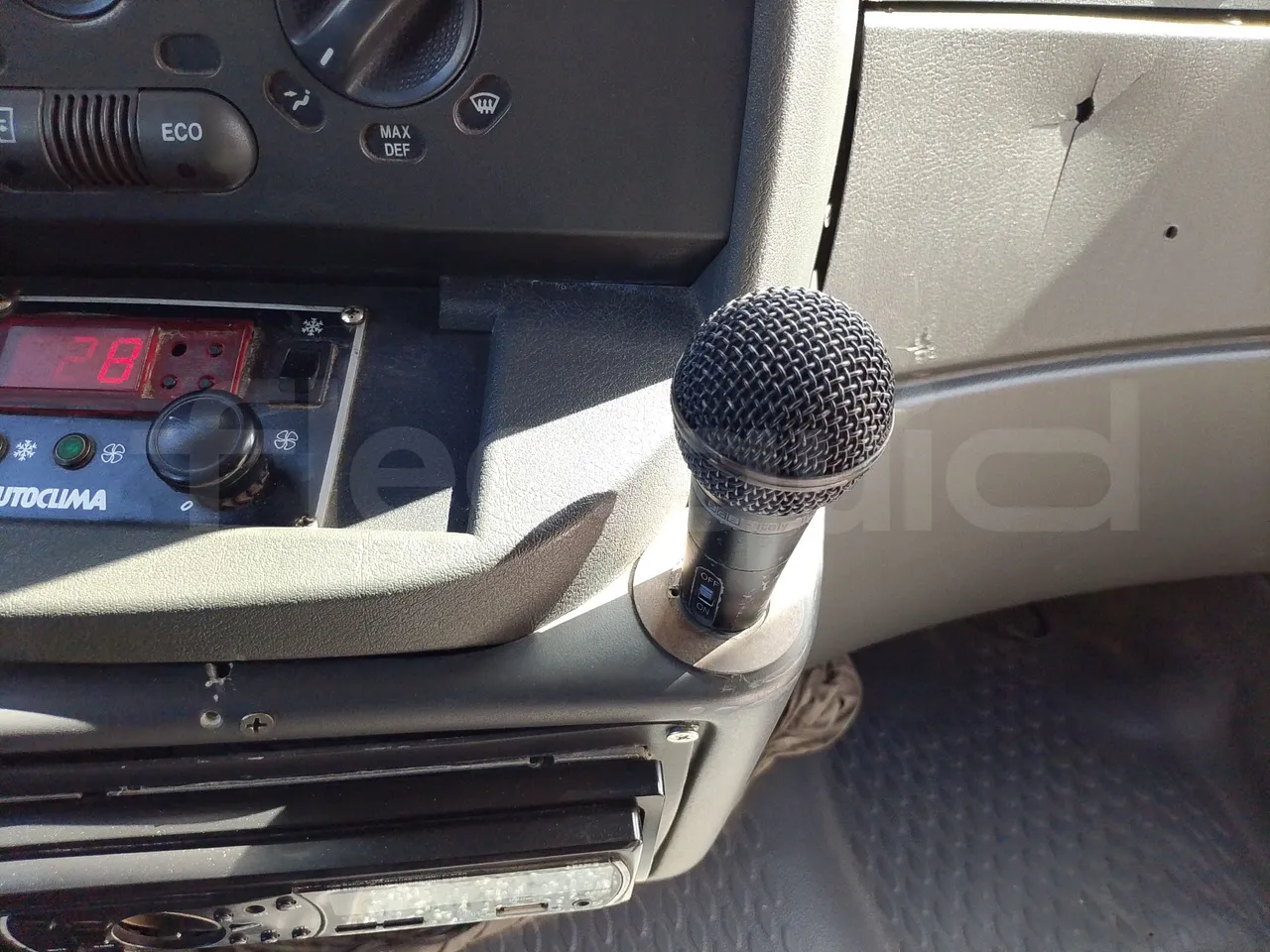 Iveco Daily A50C/19/H - EUR3 - 92kW -6.948m - driver microphone accessories photo