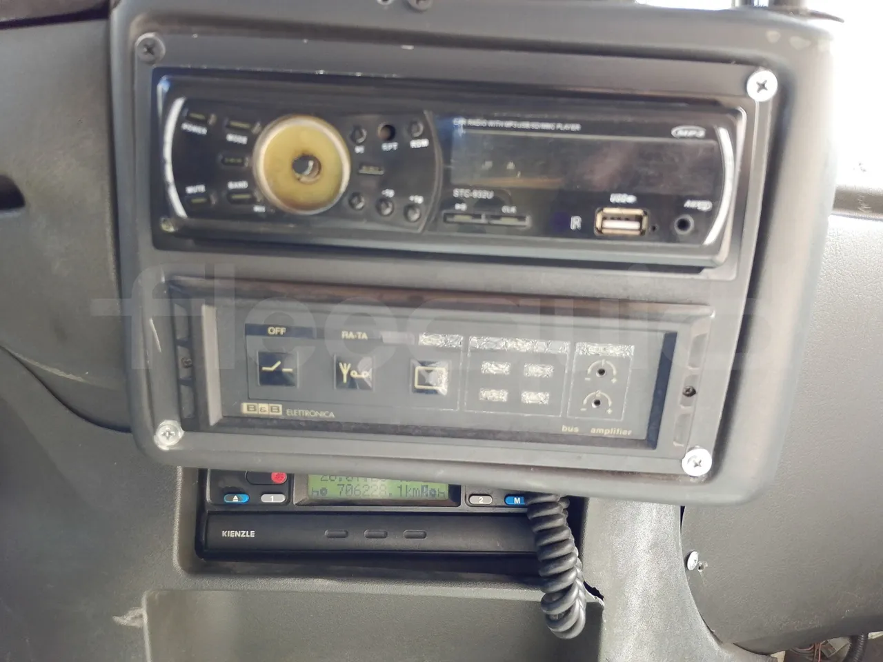 Iveco Daily A50C/19/H - EUR3 - 92kW -6.948m - radio accessories photo