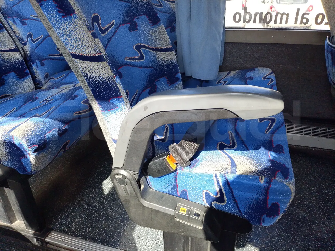 Iveco Daily A50C/19/H - EUR3 - 92kW -6.948m - armrest detail photo