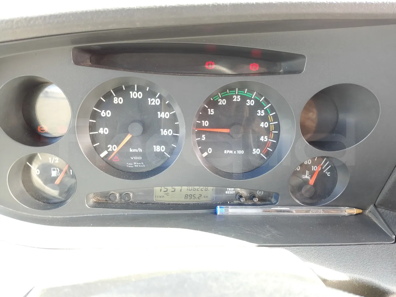 Iveco Daily A50C/19/H - EUR3 - 92kW -6.948m - dashboard lights on