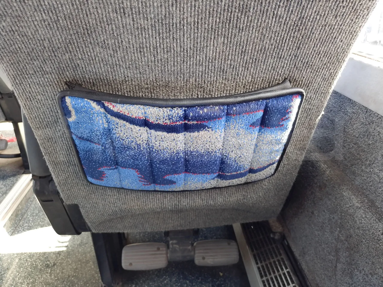 Iveco Daily A50C/19/H - EUR3 - 92kW -6.948m - mesh detail photo