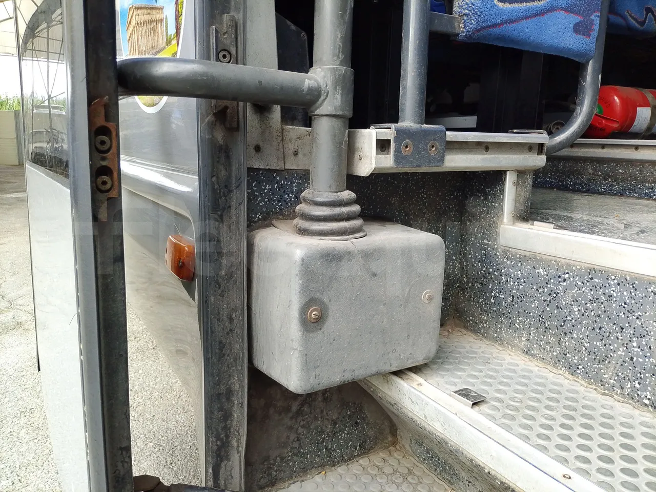 Iveco Daily A50C/19/H - EUR3 - 92kW -6.948m - door mechanism photo