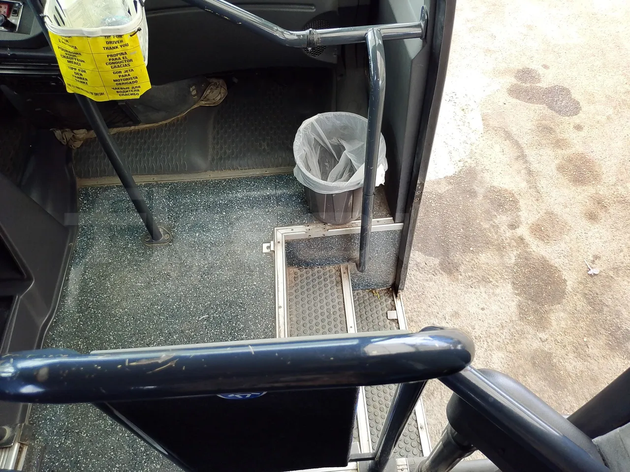 Iveco Daily A50C/19/H - EUR3 - 92kW -6.948m - external compartments photo
