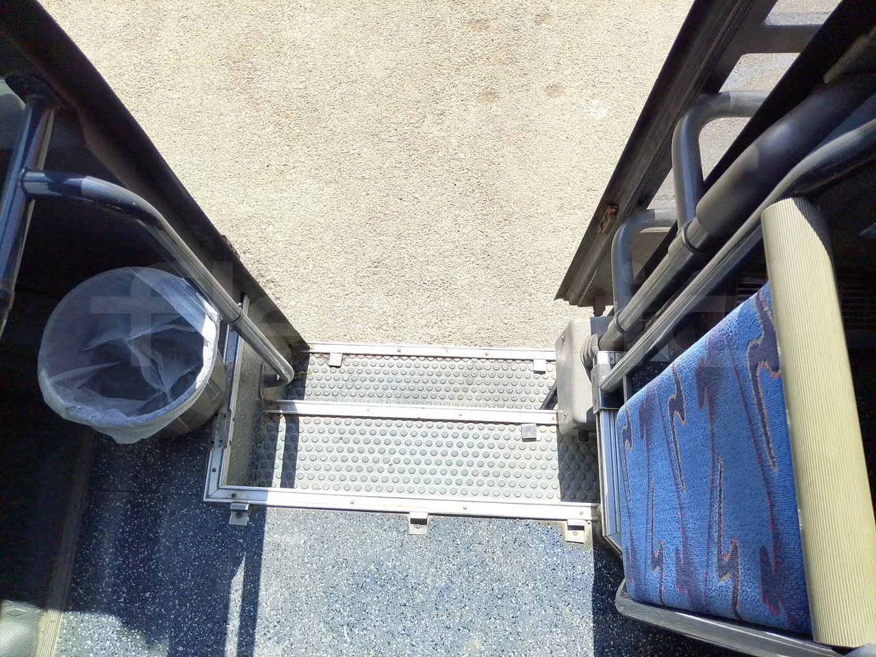 Iveco Daily A50C/19/H - EUR3 - 92kW -6.948m - folding seat photo
