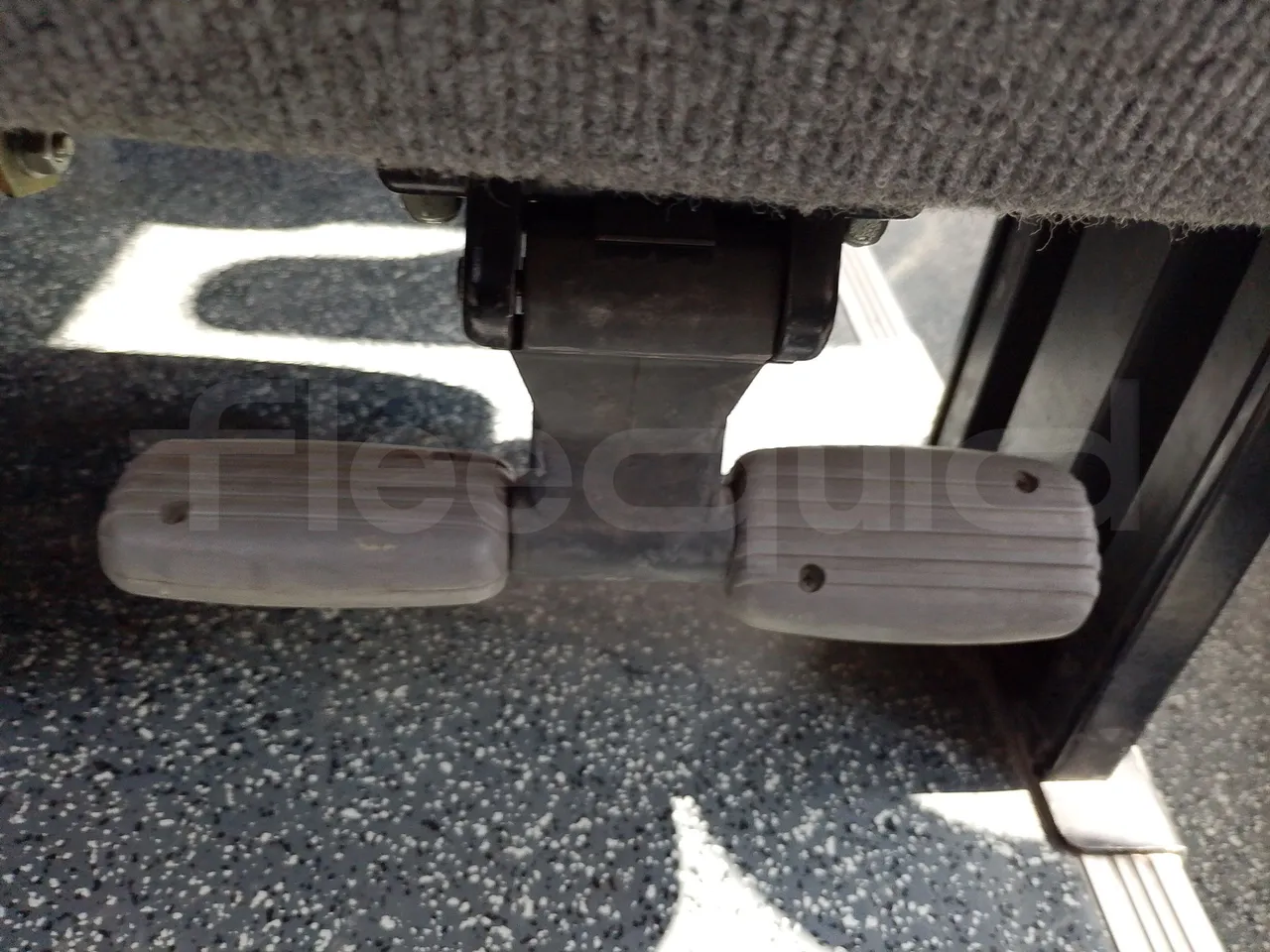 Iveco Daily A50C/19/H - EUR3 - 92kW -6.948m - footrest detail photo