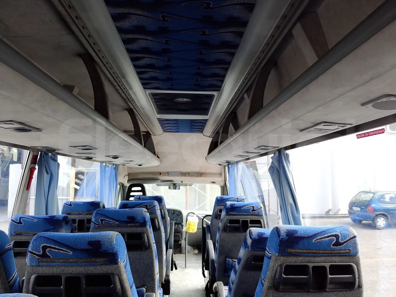 Iveco Daily A50C/19/H - EUR3 - 92kW -6.948m - forward view middle aisle