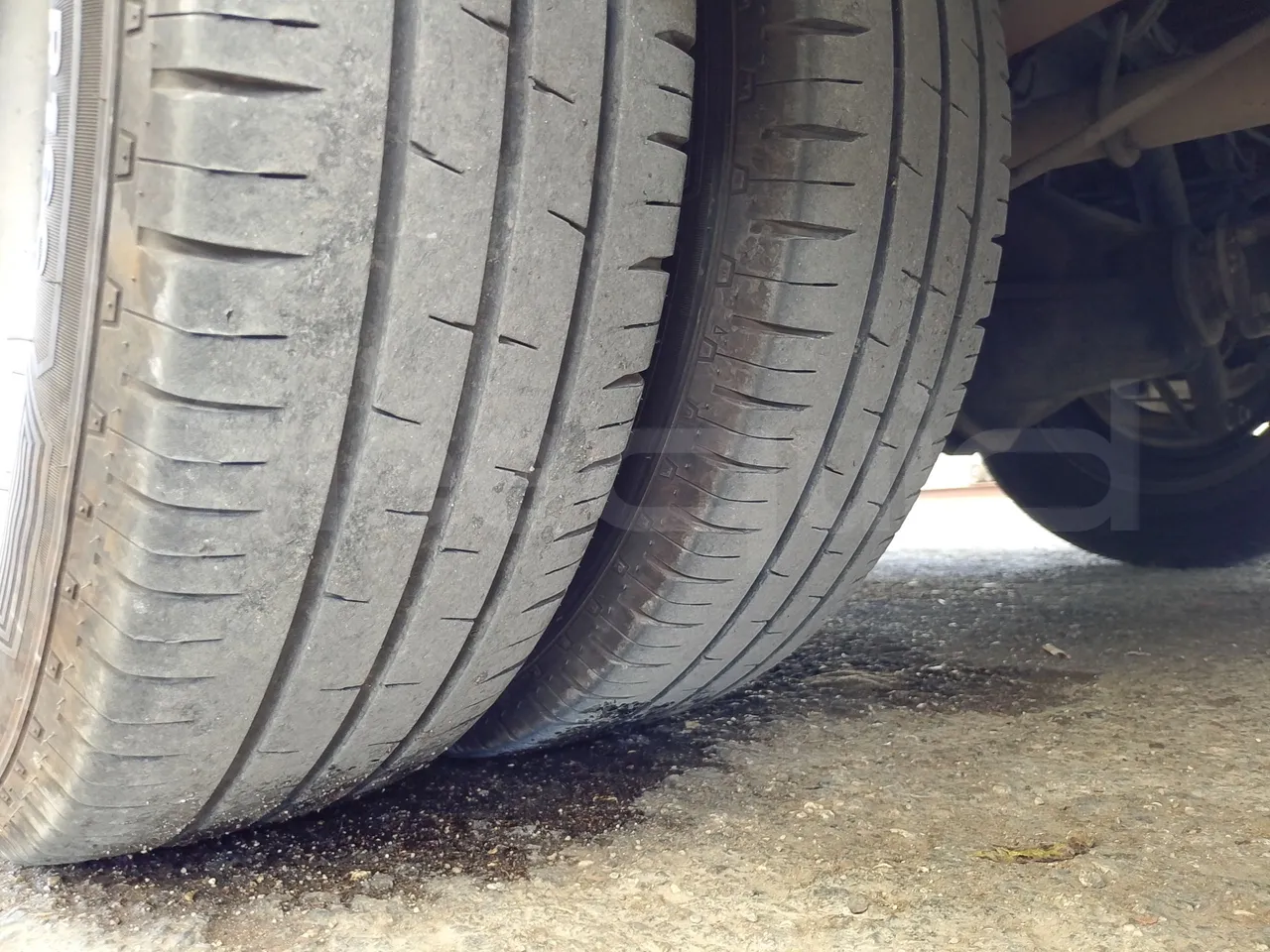 Iveco Daily A50C/19/H - EUR3 - 92kW -6.948m - tread condition second axle tires left