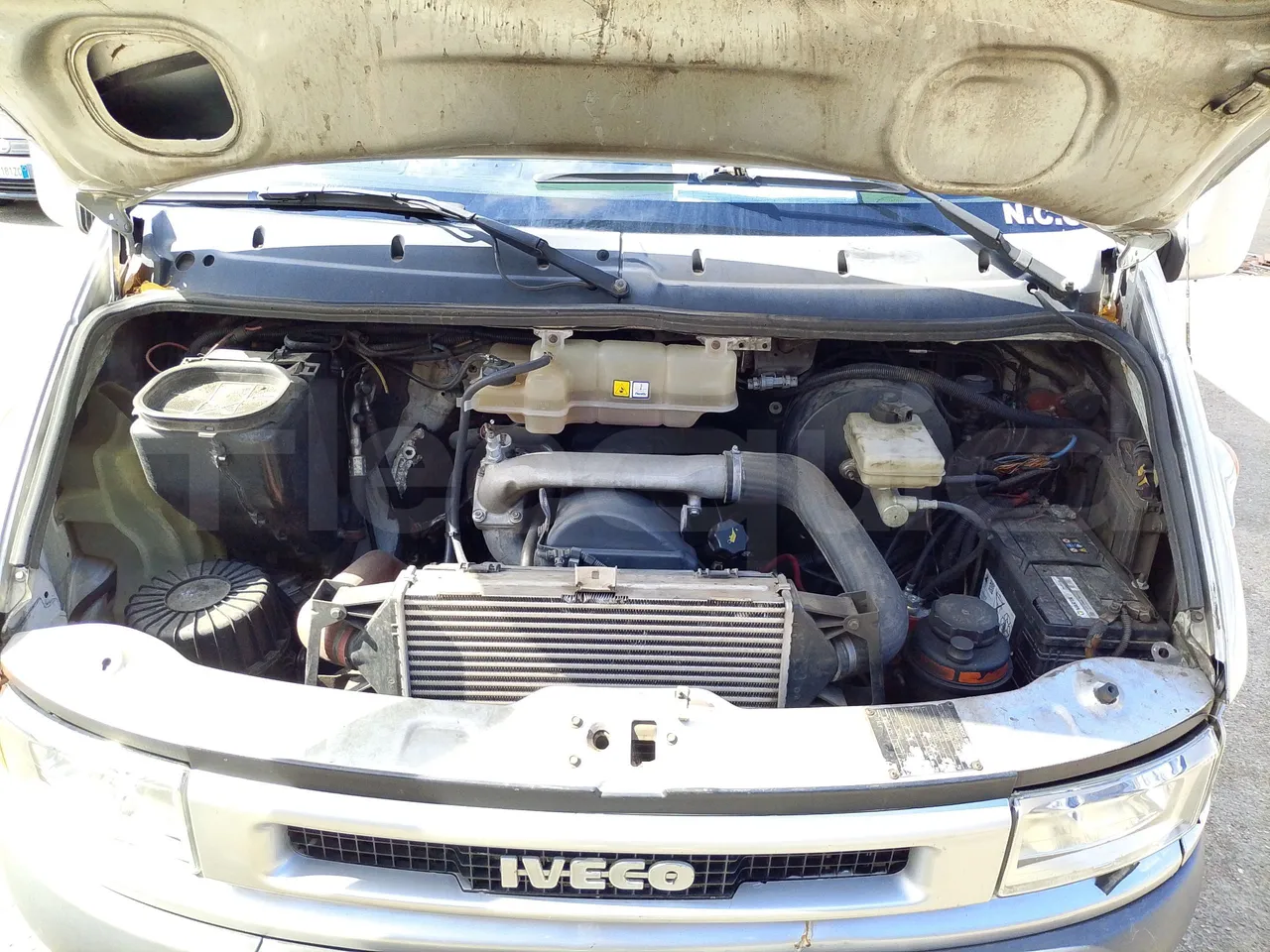 Iveco Daily A50C/19/H - EUR3 - 92kW -6.948m - rear hatch open (mandatory  for bus to scrap)
